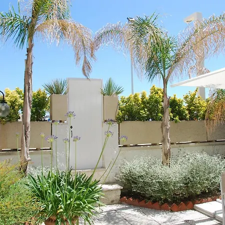 Ada Villa *