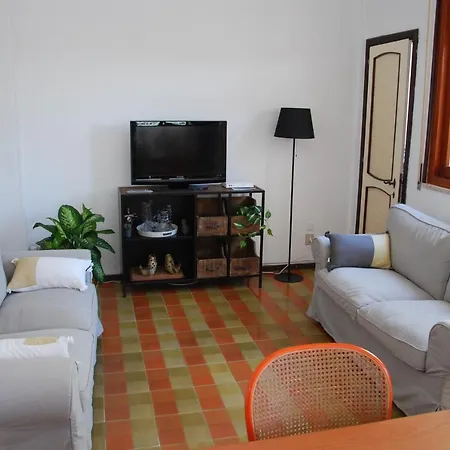 Ada Villa *